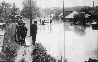 McKinney Ave. under water in 1908