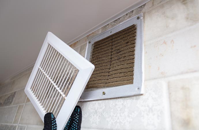 dirty air filter replacement to new one